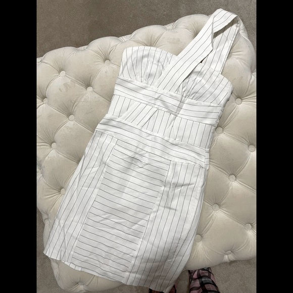 Bebe 1 Shoulder Dress - Picture 2 of 3